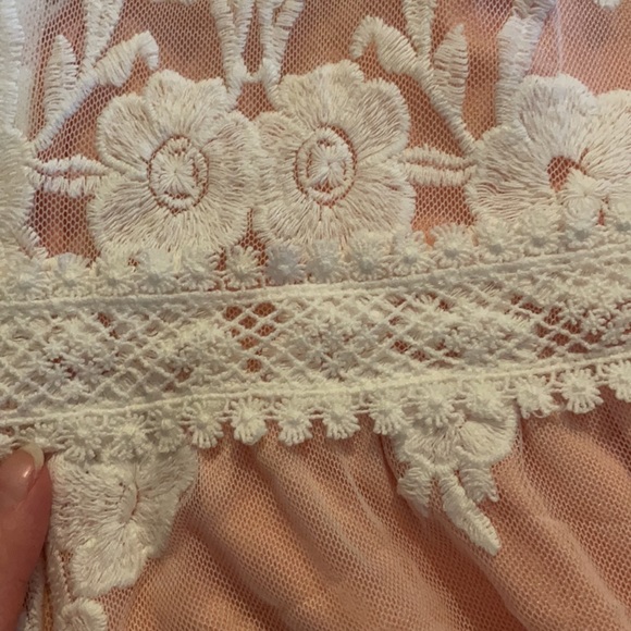 Floral and lace short jumpsuit - Picture 5 of 6